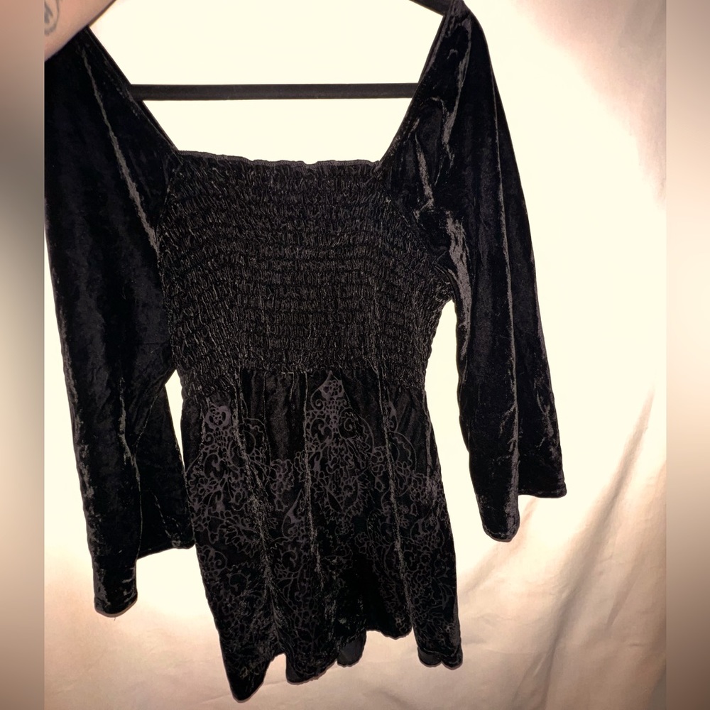 Venezia black velvet pullover. Size 18-20. - Picture 2 of 6